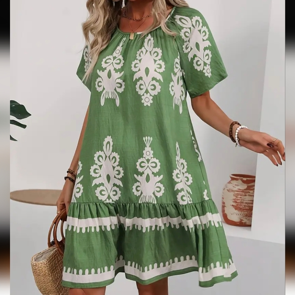 NEW Chic Green Patterned Mini Dress